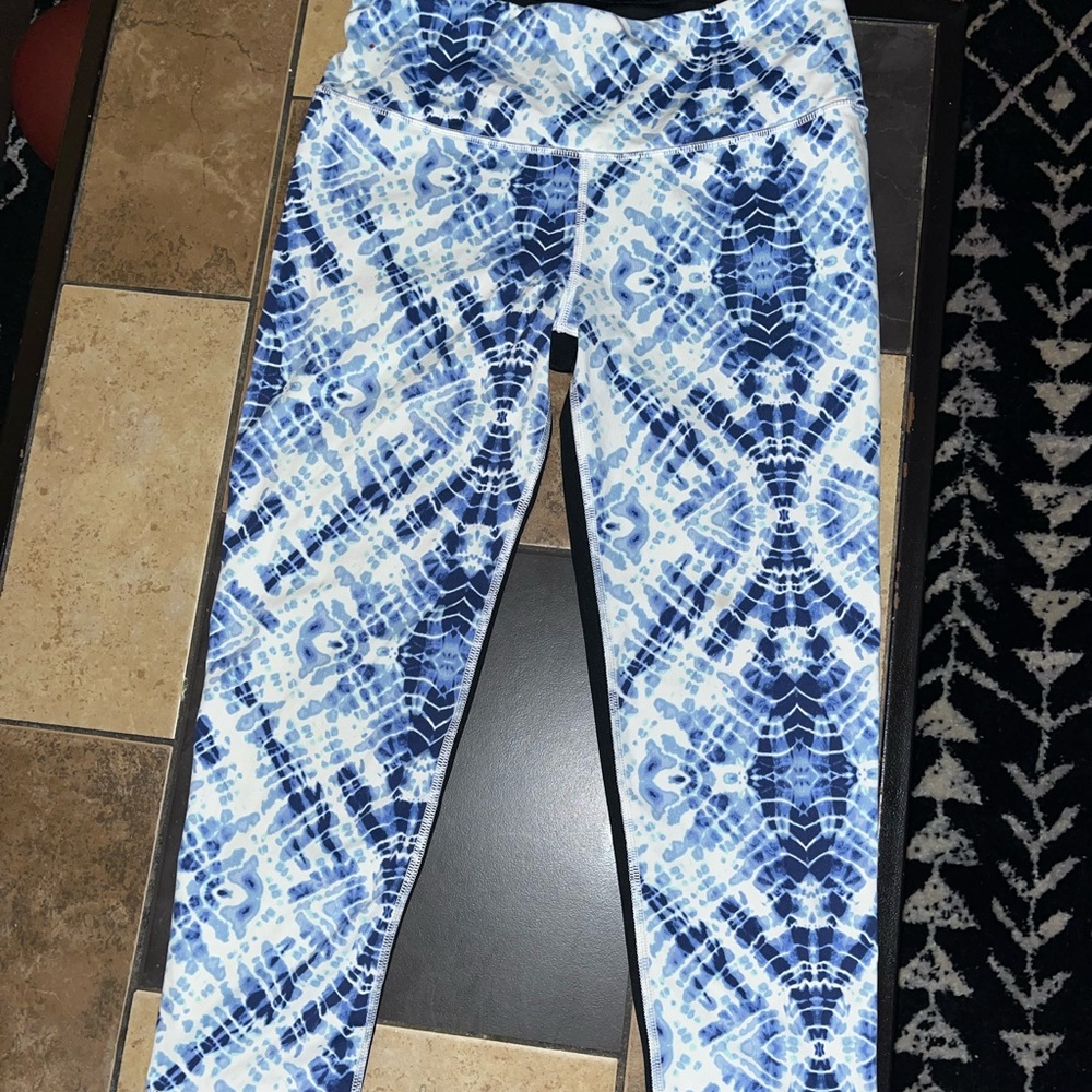 Victoria’s Secret VSX Sport Women’s Knockout Crop Leggings Blue Tie Dye M